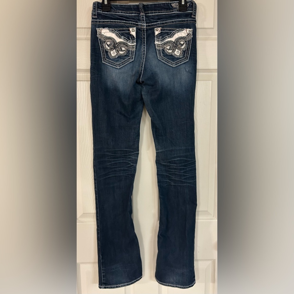 Hydraulic Lola Slim Boot Fading whiskering
Embroidered back pockets Jeans 5/6
